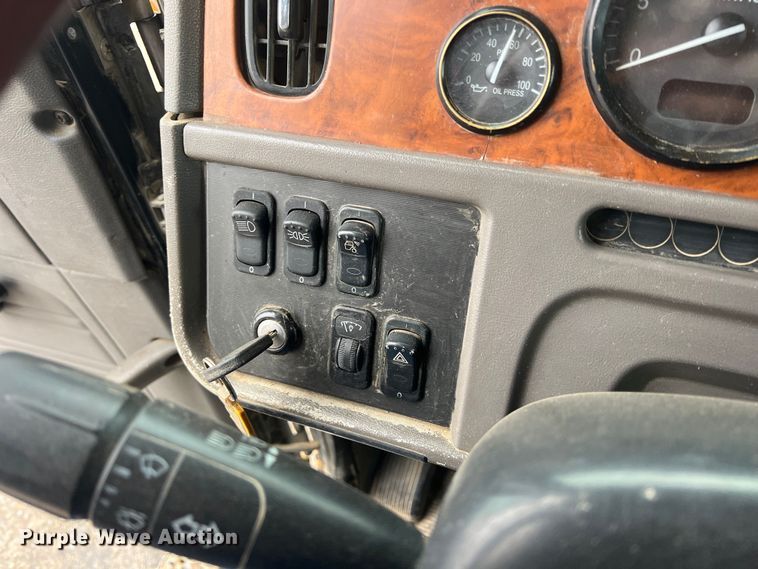 image for item ID9460 2007 Peterbilt 379  dump truck