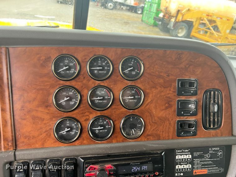 image for item ID9460 2007 Peterbilt 379  dump truck