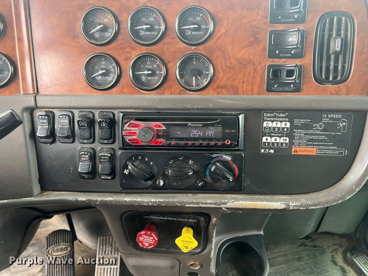 image for item ID9460 2007 Peterbilt 379  dump truck