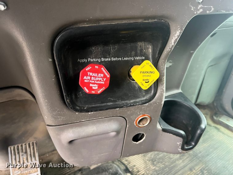 image for item ID9460 2007 Peterbilt 379  dump truck