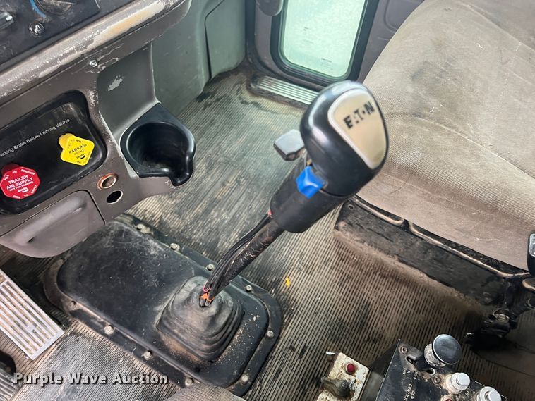 image for item ID9460 2007 Peterbilt 379  dump truck