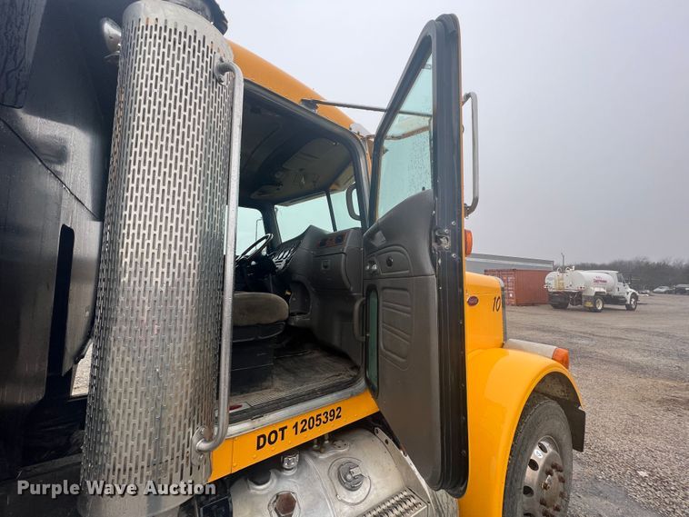 image for item ID9460 2007 Peterbilt 379  dump truck