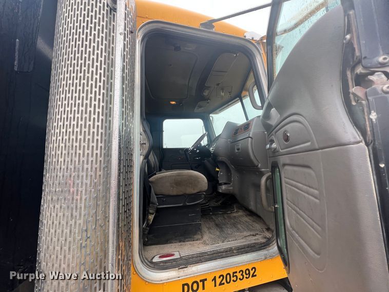 image for item ID9460 2007 Peterbilt 379  dump truck