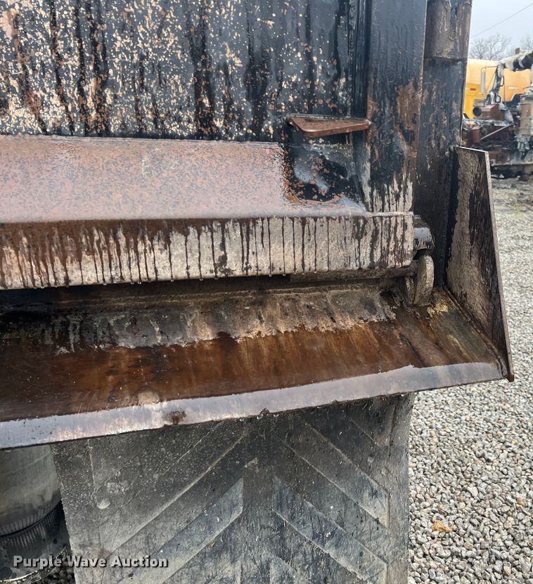 image for item ID9460 2007 Peterbilt 379  dump truck