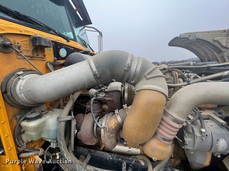 image for item ID9460 2007 Peterbilt 379  dump truck