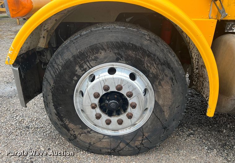 image for item ID9460 2007 Peterbilt 379  dump truck