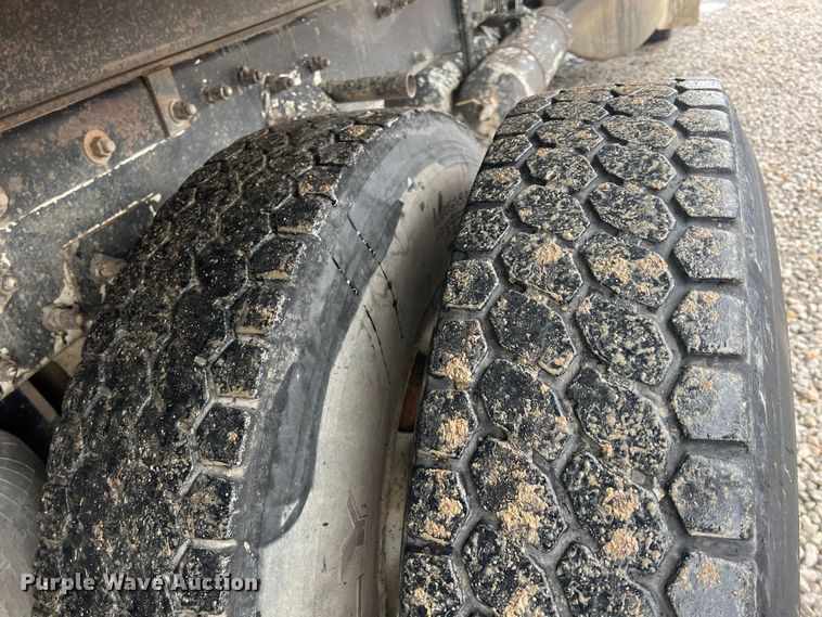 image for item ID9460 2007 Peterbilt 379  dump truck