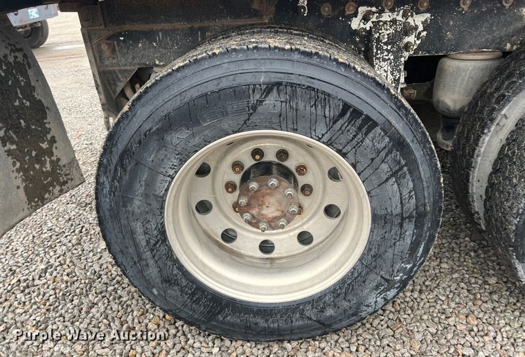 image for item ID9460 2007 Peterbilt 379  dump truck