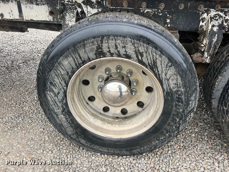 image for item ID9460 2007 Peterbilt 379  dump truck