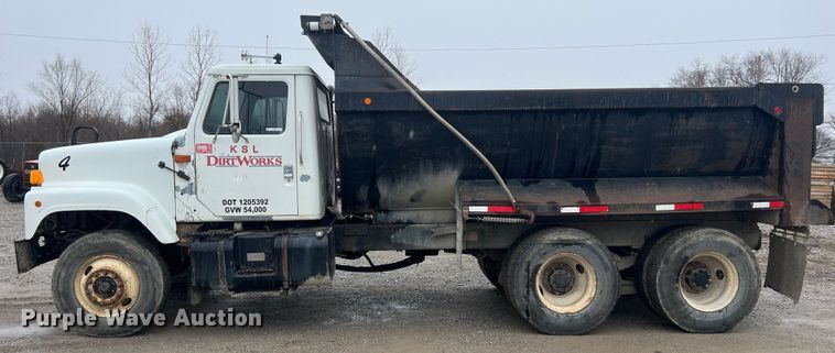 image for item ID9461 1996 International 2554  dump truck