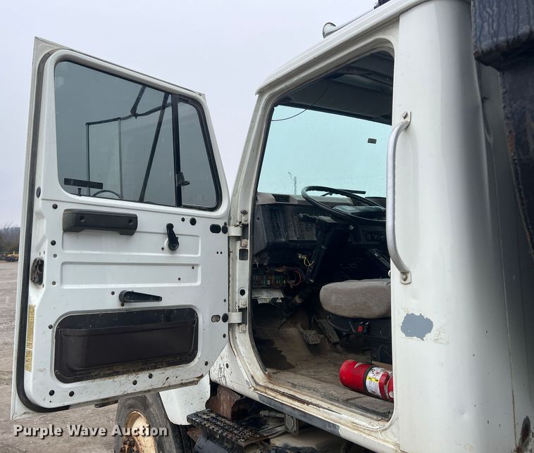 image for item ID9461 1996 International 2554  dump truck