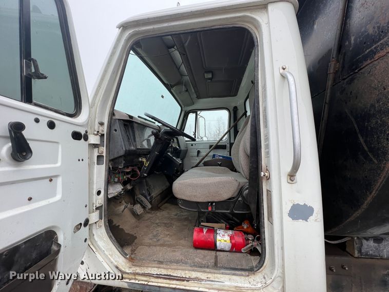 image for item ID9461 1996 International 2554  dump truck