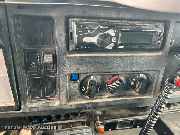 image for item ID9461 1996 International 2554  dump truck