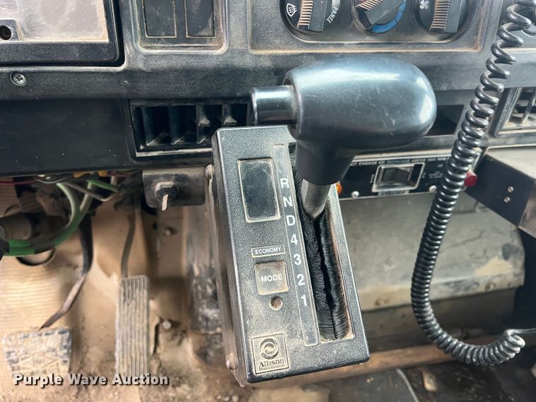 image for item ID9461 1996 International 2554  dump truck