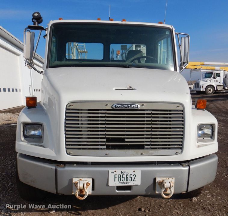 image for item IO9404 2001 Freightliner FL70  utility / service truck
