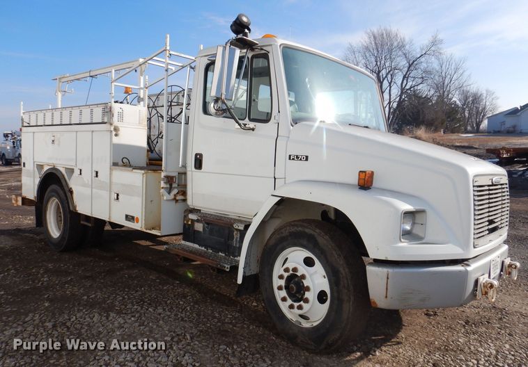 image for item IO9404 2001 Freightliner FL70  utility / service truck