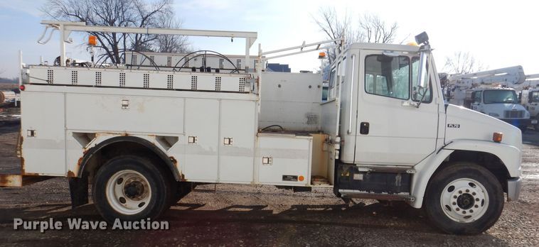 image for item IO9404 2001 Freightliner FL70  utility / service truck