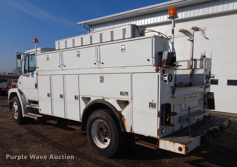 image for item IO9404 2001 Freightliner FL70  utility / service truck