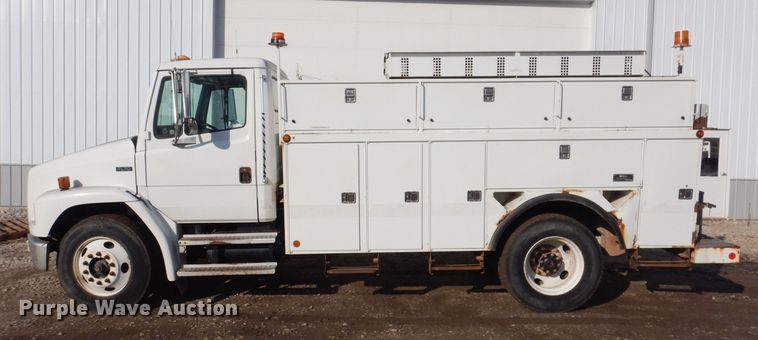 image for item IO9404 2001 Freightliner FL70  utility / service truck