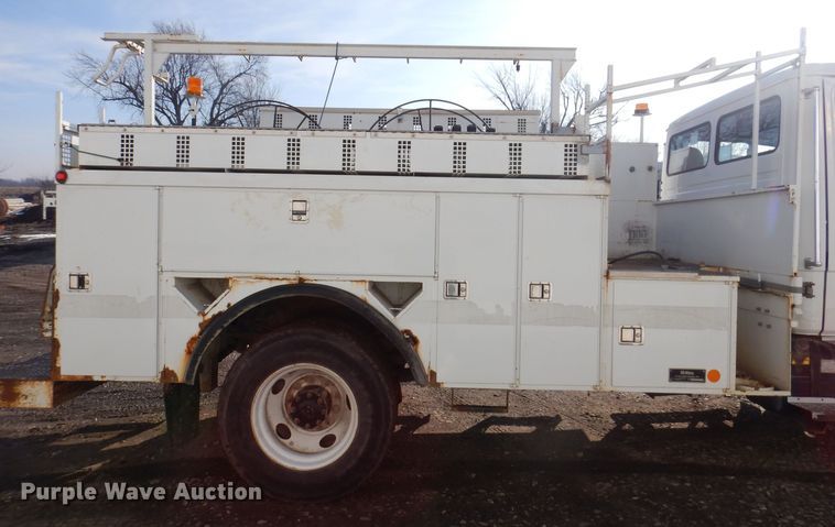 image for item IO9404 2001 Freightliner FL70  utility / service truck