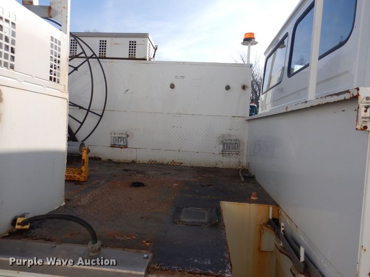 image for item IO9404 2001 Freightliner FL70  utility / service truck