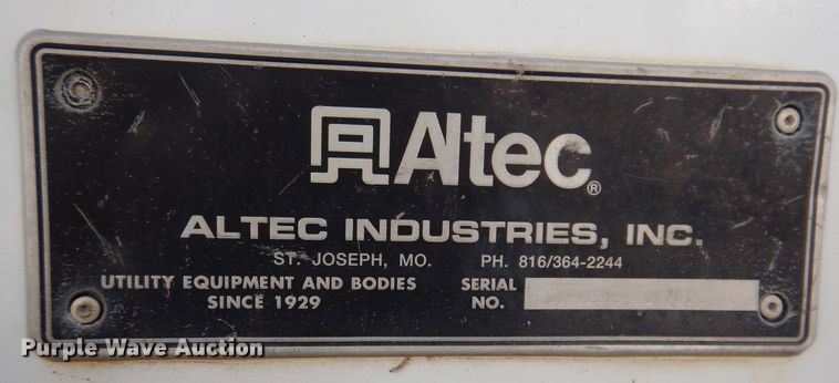 image for item IO9404 2001 Freightliner FL70  utility / service truck