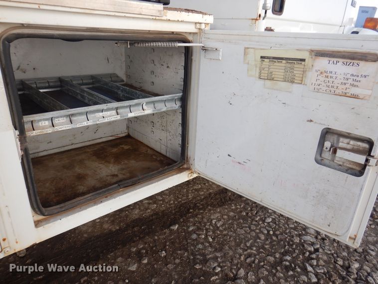 image for item IO9404 2001 Freightliner FL70  utility / service truck