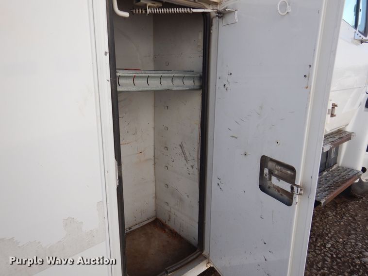 image for item IO9404 2001 Freightliner FL70  utility / service truck