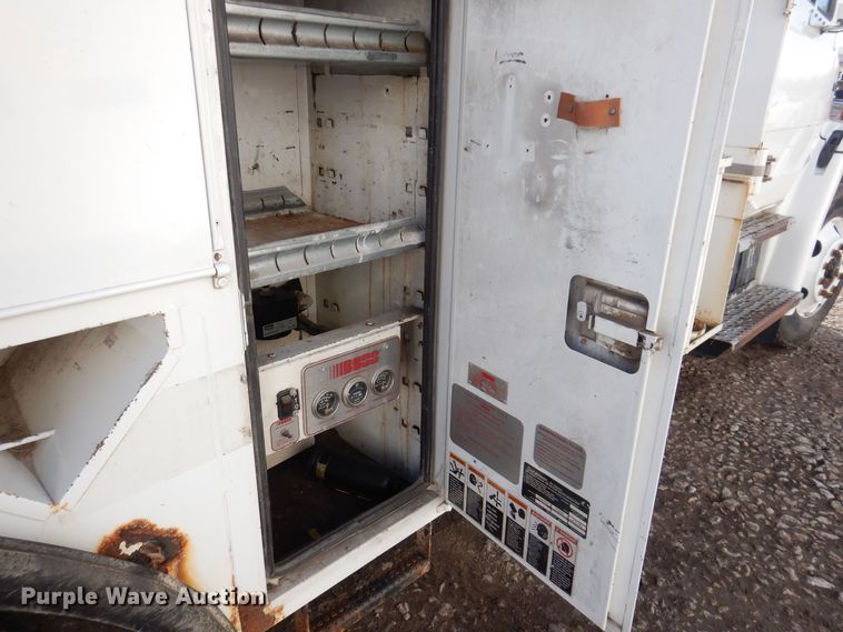 image for item IO9404 2001 Freightliner FL70  utility / service truck