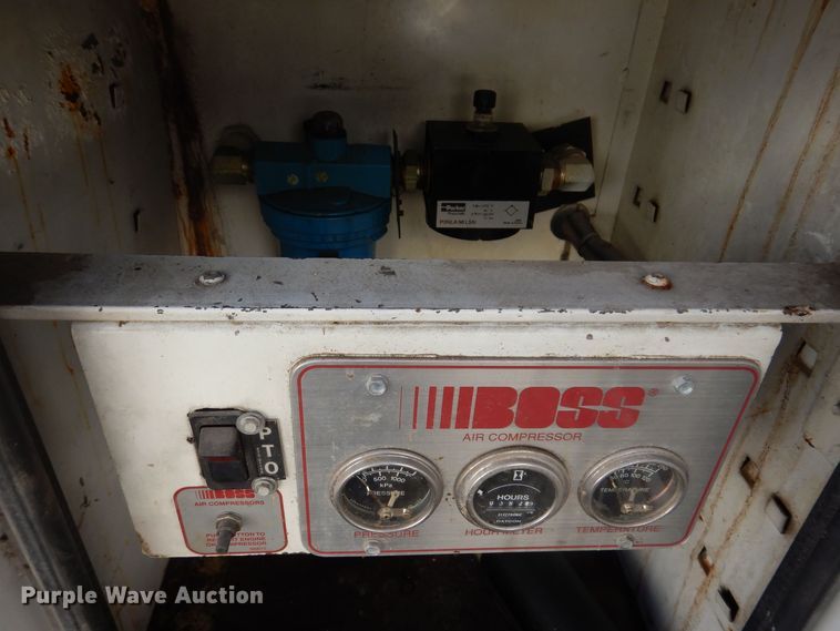 image for item IO9404 2001 Freightliner FL70  utility / service truck