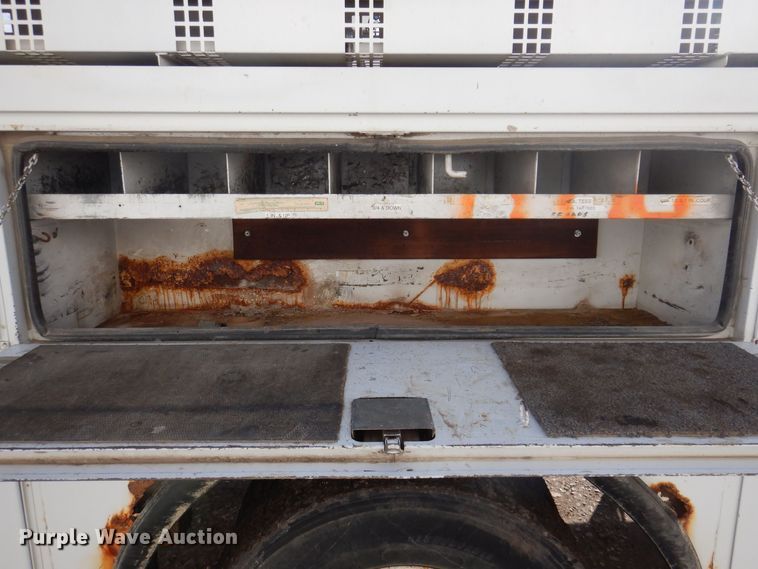 image for item IO9404 2001 Freightliner FL70  utility / service truck