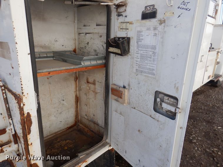 image for item IO9404 2001 Freightliner FL70  utility / service truck