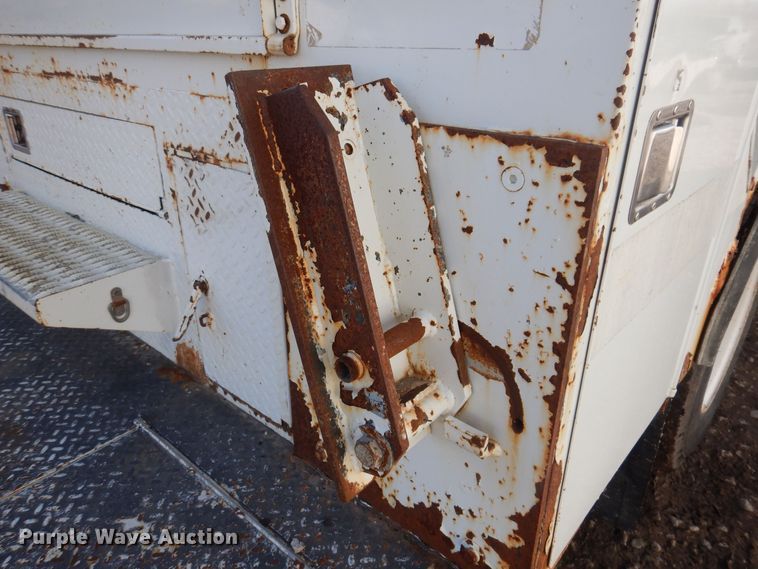 image for item IO9404 2001 Freightliner FL70  utility / service truck