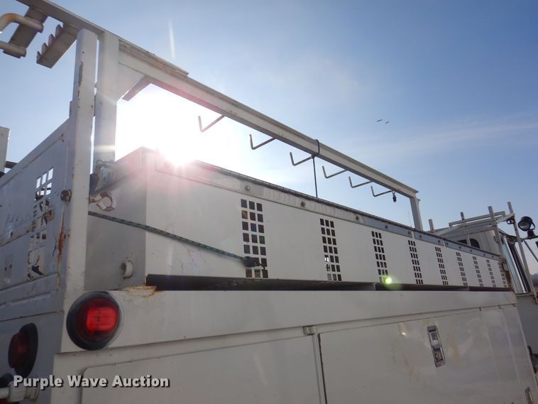 image for item IO9404 2001 Freightliner FL70  utility / service truck