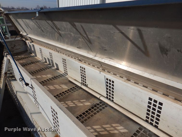 image for item IO9404 2001 Freightliner FL70  utility / service truck