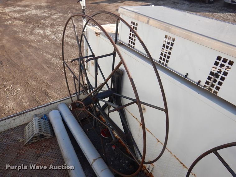 image for item IO9404 2001 Freightliner FL70  utility / service truck