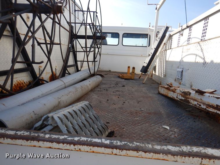 image for item IO9404 2001 Freightliner FL70  utility / service truck