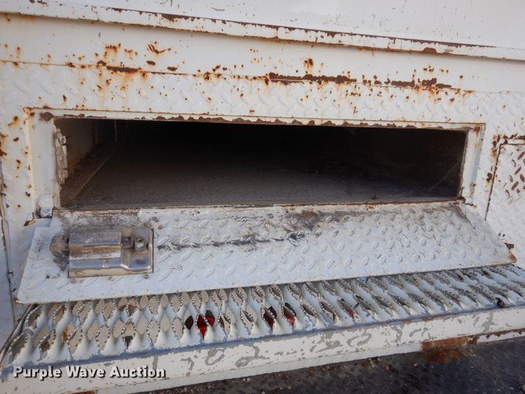 image for item IO9404 2001 Freightliner FL70  utility / service truck