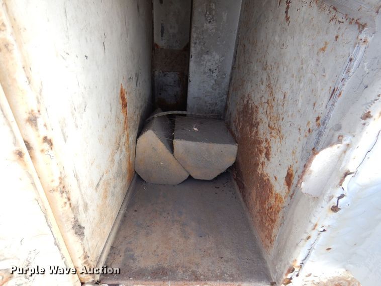 image for item IO9404 2001 Freightliner FL70  utility / service truck