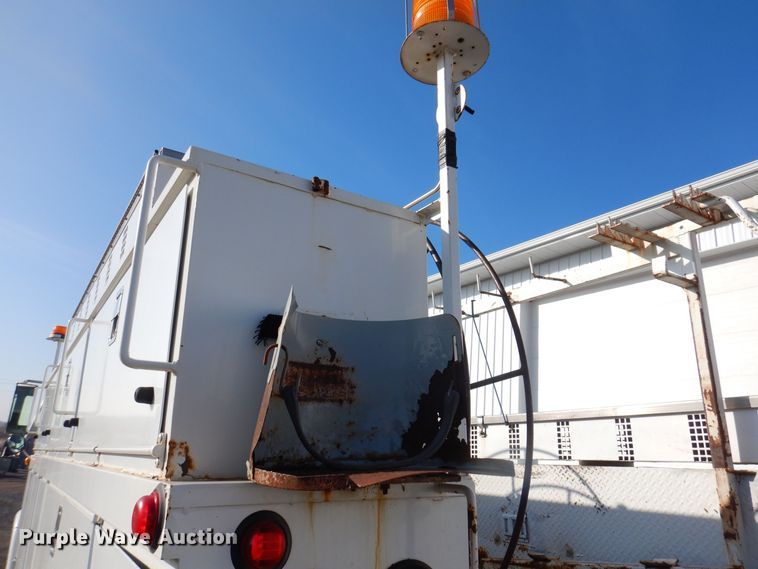 image for item IO9404 2001 Freightliner FL70  utility / service truck