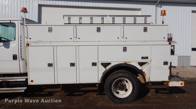 image for item IO9404 2001 Freightliner FL70  utility / service truck