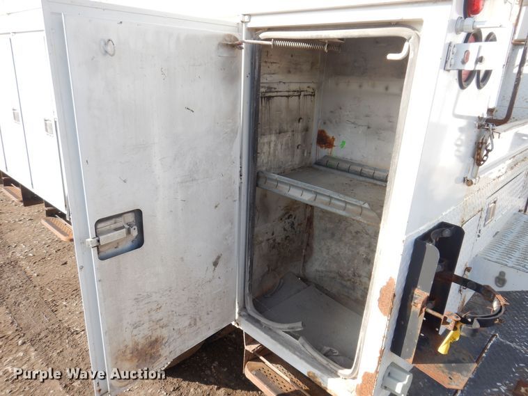 image for item IO9404 2001 Freightliner FL70  utility / service truck