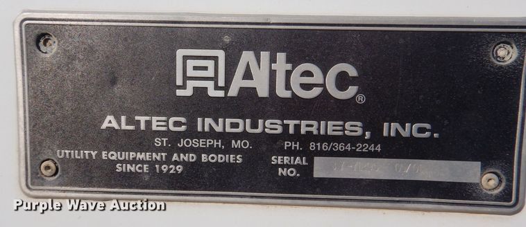 image for item IO9404 2001 Freightliner FL70  utility / service truck