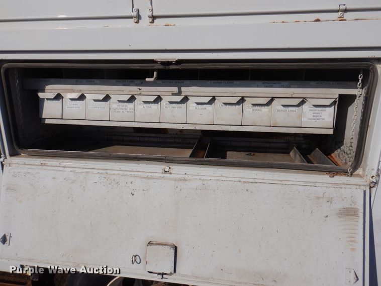 image for item IO9404 2001 Freightliner FL70  utility / service truck