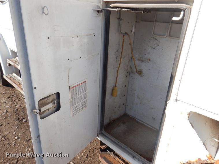 image for item IO9404 2001 Freightliner FL70  utility / service truck