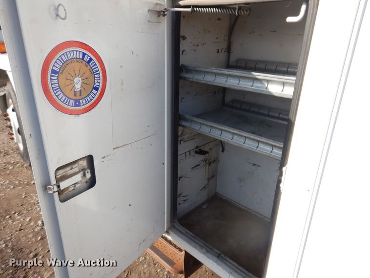 image for item IO9404 2001 Freightliner FL70  utility / service truck