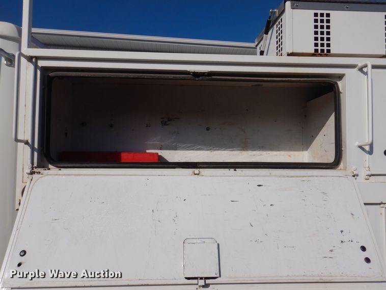 image for item IO9404 2001 Freightliner FL70  utility / service truck