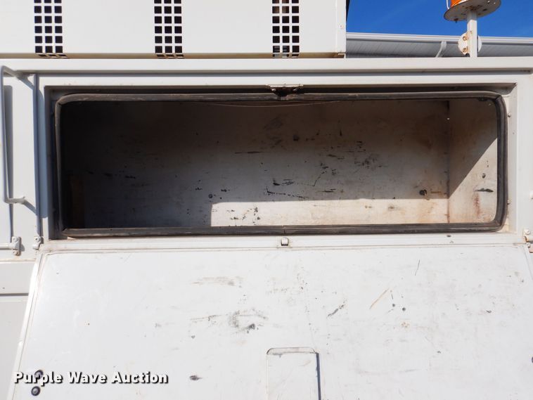 image for item IO9404 2001 Freightliner FL70  utility / service truck