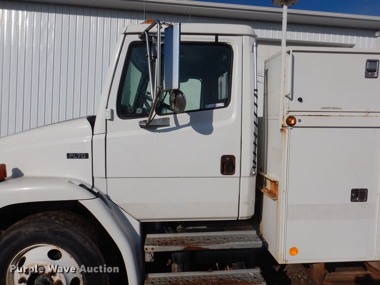 image for item IO9404 2001 Freightliner FL70  utility / service truck