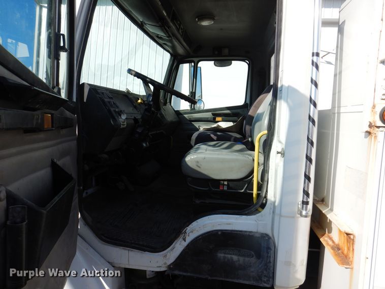 image for item IO9404 2001 Freightliner FL70  utility / service truck